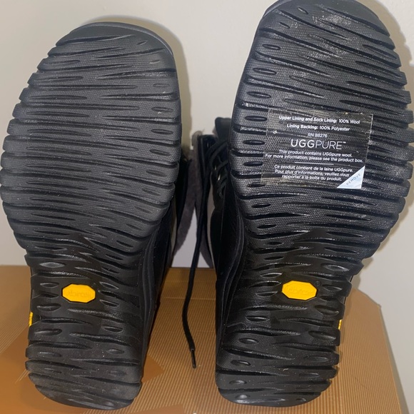 UGG ADIRONDACK BOOTS - Picture 8 of 13